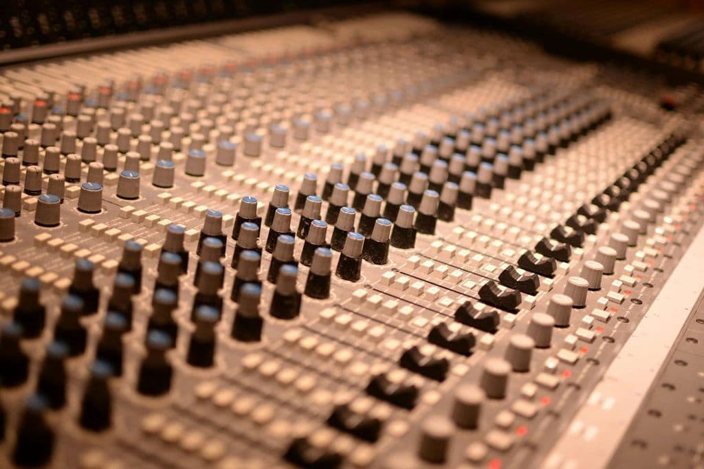 Mixing console